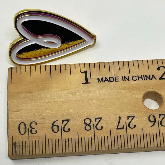 Latched Mama Pins lot of 2, Boo Bees and Heart - Picture 7 of 9